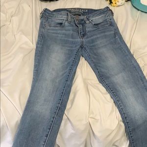 Light wash American Eagle skinny jeans